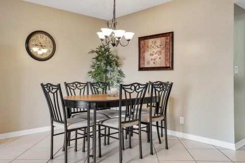 Condo in Lauderhill, Florida, 1 bedroom № 2245627 - photo 14