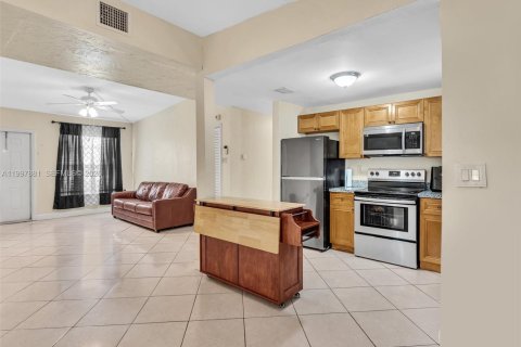 House in Fort Lauderdale, Florida 3 bedrooms, 121.98 sq.m. № 2063330 - photo 11