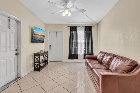 House in Fort Lauderdale, Florida 3 bedrooms, 121.98 sq.m. № 2063330 - photo 8
