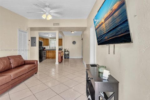 House in Fort Lauderdale, Florida 3 bedrooms, 121.98 sq.m. № 2063330 - photo 4