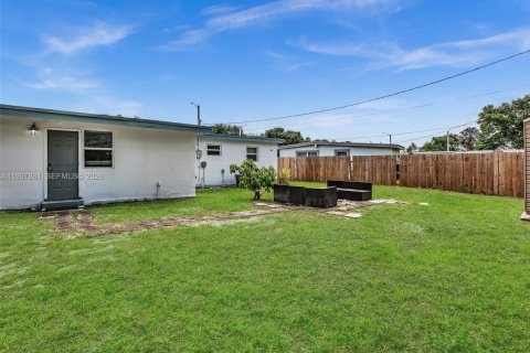 House in Fort Lauderdale, Florida 3 bedrooms, 121.98 sq.m. № 2063330 - photo 21