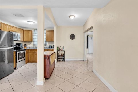 House in Fort Lauderdale, Florida 3 bedrooms, 121.98 sq.m. № 2063330 - photo 9