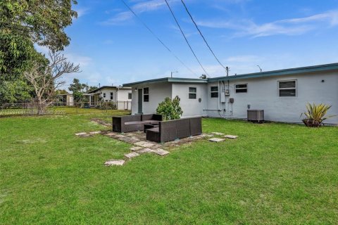 House in Fort Lauderdale, Florida 3 bedrooms, 121.98 sq.m. № 2063330 - photo 23
