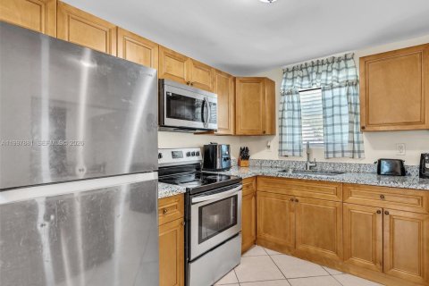 House in Fort Lauderdale, Florida 3 bedrooms, 121.98 sq.m. № 2063330 - photo 13