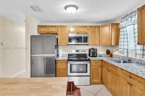 House in Fort Lauderdale, Florida 3 bedrooms, 121.98 sq.m. № 2063330 - photo 14