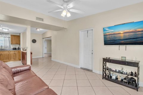 House in Fort Lauderdale, Florida 3 bedrooms, 121.98 sq.m. № 2063330 - photo 6