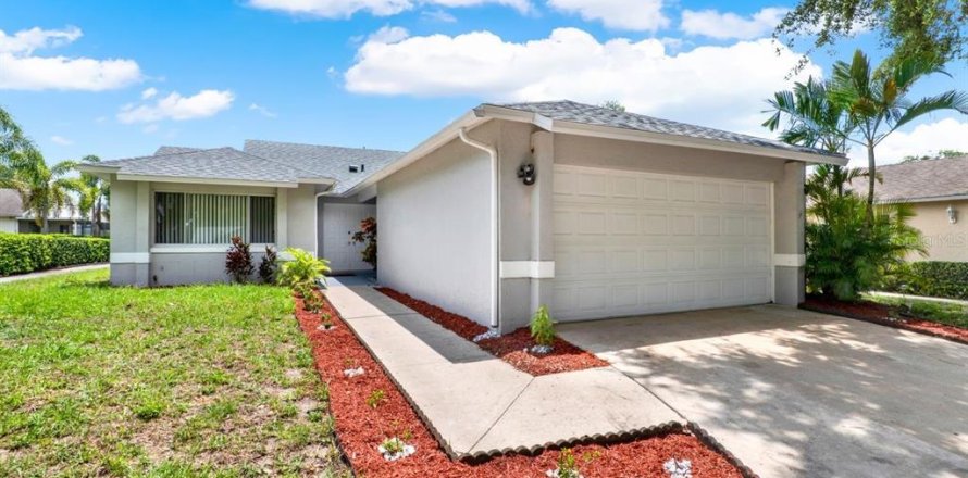 House in Orlando, Florida 3 bedrooms, 140.28 sq.m. № 1760110