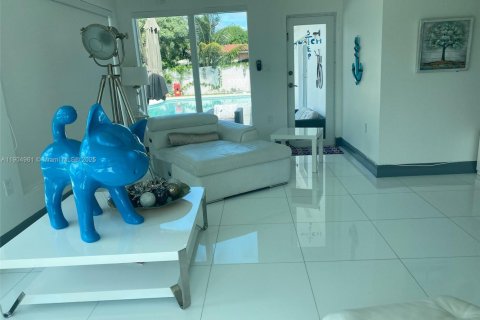 Casa en alquiler en North Miami, Florida, 3 dormitorios, 210.14 m2 № 2012101 - foto 19