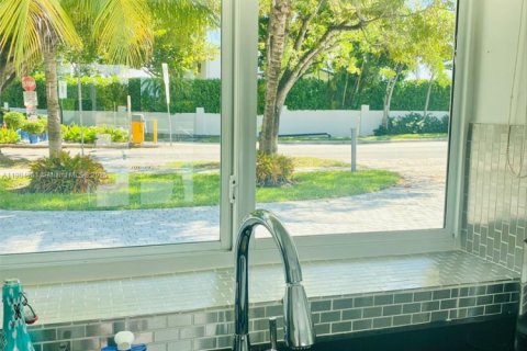 Casa en alquiler en North Miami, Florida, 3 dormitorios, 210.14 m2 № 2012101 - foto 15