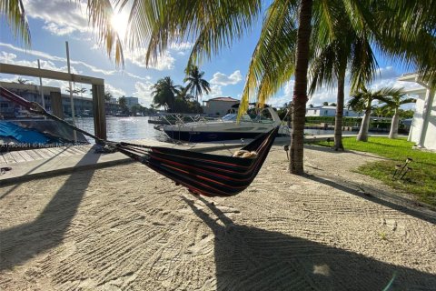 Casa en alquiler en North Miami, Florida, 3 dormitorios, 210.14 m2 № 2012101 - foto 28