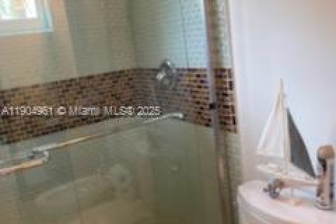 Casa en alquiler en North Miami, Florida, 3 dormitorios, 210.14 m2 № 2012101 - foto 30