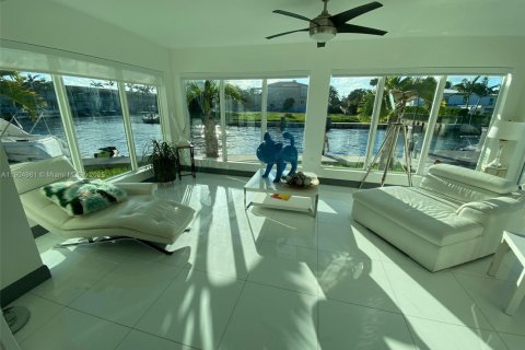 Casa en alquiler en North Miami, Florida, 3 dormitorios, 210.14 m2 № 2012101 - foto 3