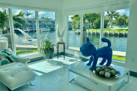 Casa en alquiler en North Miami, Florida, 3 dormitorios, 210.14 m2 № 2012101 - foto 2