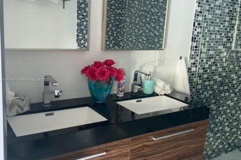 Casa en alquiler en North Miami, Florida, 3 dormitorios, 210.14 m2 № 2012101 - foto 6