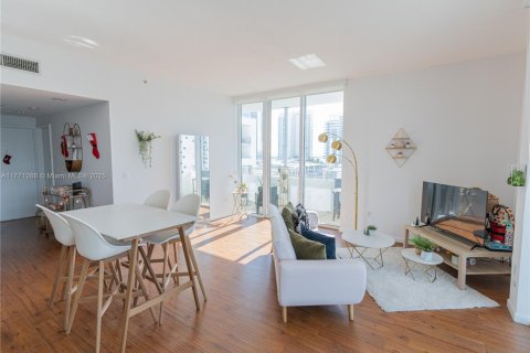 Condominio en venta en Miami, Florida, 2 dormitorios, 96.25 m2 № 1727686 - foto 3