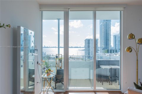 Condominio en venta en Miami, Florida, 2 dormitorios, 96.25 m2 № 1727686 - foto 11