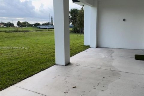 Casa en venta en Port St. Lucie, Florida, 4 dormitorios, 264.31 m2 № 1812196 - foto 29