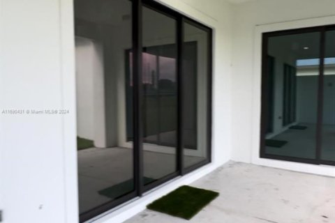 Casa en venta en Port St. Lucie, Florida, 4 dormitorios, 264.31 m2 № 1812196 - foto 17