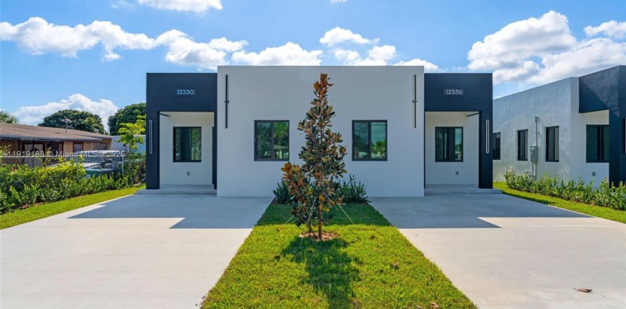 Adosado en Miami, Florida 3 dormitorios № 1974957