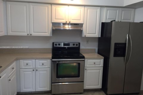 Copropriété à louer à Plantation, Floride: 3 chambres, 110.55 m2 № 1976785 - photo 1