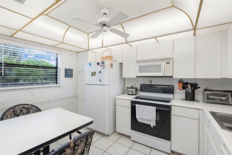 Condo in Lauderhill, Florida, 2 bedrooms  № 1856910 - photo 14