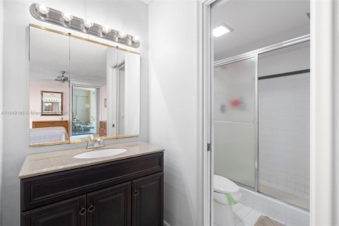 Condo in Lauderhill, Florida, 2 bedrooms  № 1856910 - photo 19