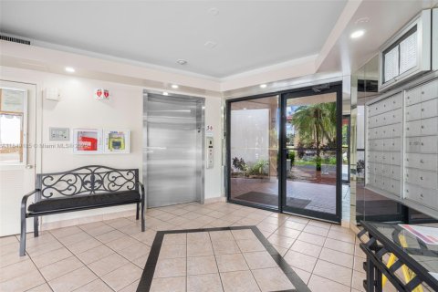 Condo in Lauderhill, Florida, 2 bedrooms  № 1856910 - photo 3