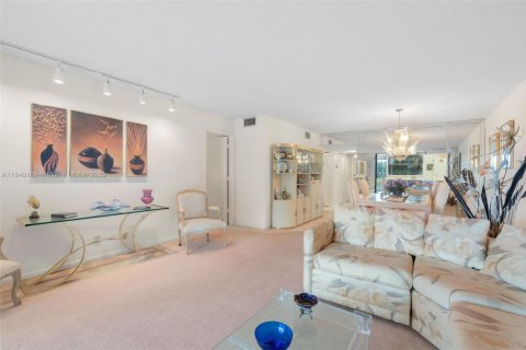 Condo in Lauderhill, Florida, 2 bedrooms  № 1856910 - photo 7