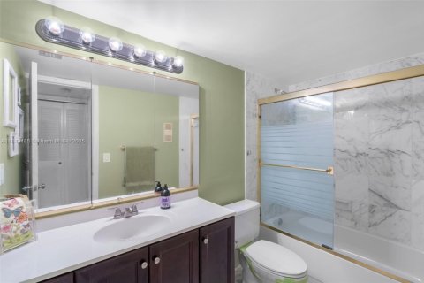 Condo in Lauderhill, Florida, 2 bedrooms  № 1856910 - photo 12