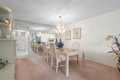 Condo in Lauderhill, Florida, 2 bedrooms  № 1856910 - photo 8