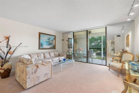 Condo in Lauderhill, Florida, 2 bedrooms  № 1856910 - photo 6