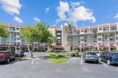 Condo in Lauderhill, Florida, 2 bedrooms  № 1856910 - photo 1
