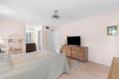 Condo in Lauderhill, Florida, 2 bedrooms  № 1856910 - photo 18