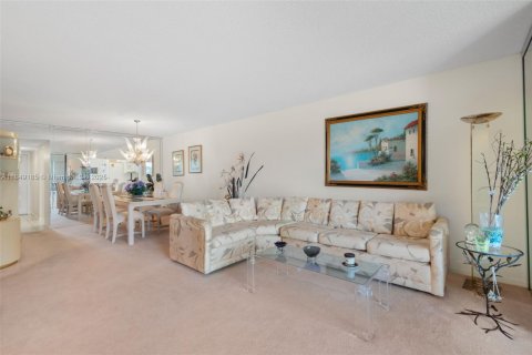 Condo in Lauderhill, Florida, 2 bedrooms  № 1856910 - photo 5