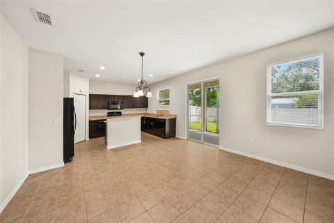 House in Brandon, Florida 3 bedrooms, 174.66 sq.m. № 2330024 - photo 3