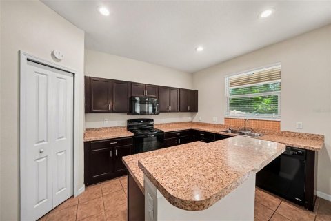 House in Brandon, Florida 3 bedrooms, 174.66 sq.m. № 2330024 - photo 13