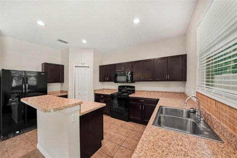 House in Brandon, Florida 3 bedrooms, 174.66 sq.m. № 2330024 - photo 14