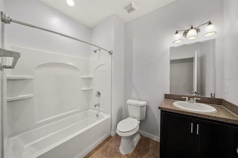 House in Brandon, Florida 3 bedrooms, 174.66 sq.m. № 2330024 - photo 5