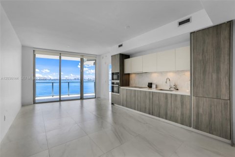 Copropriété à louer à Miami, Floride: 2 chambres, 84.73 m2 № 2084245 - photo 1