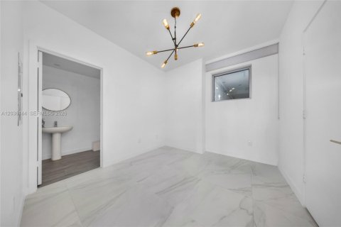 Copropriété à louer à Miami, Floride: 2 chambres, 84.73 m2 № 2084245 - photo 18