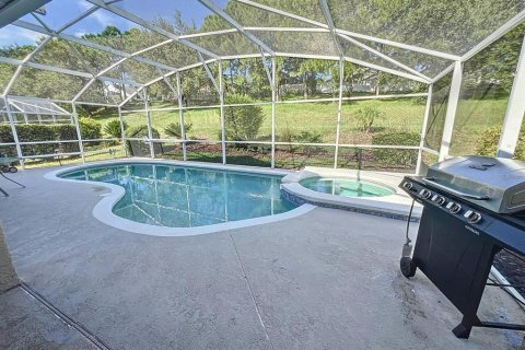 House in Davenport, Florida 6 bedrooms, 316.8 sq.m. № 1686963 - photo 3