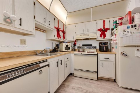 Copropriété à louer à North Lauderdale, Floride: 1 chambre, 75.25 m2 № 1997587 - photo 8