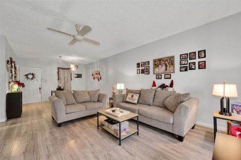 Copropriété à louer à North Lauderdale, Floride: 1 chambre, 75.25 m2 № 1997587 - photo 3
