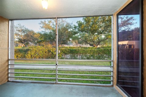 Copropriété à louer à North Lauderdale, Floride: 1 chambre, 75.25 m2 № 1997587 - photo 6