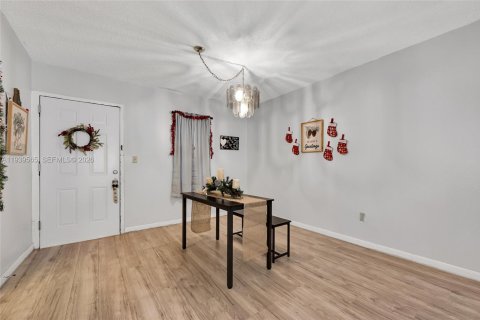 Copropriété à louer à North Lauderdale, Floride: 1 chambre, 75.25 m2 № 1997587 - photo 5