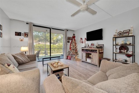 Copropriété à louer à North Lauderdale, Floride: 1 chambre, 75.25 m2 № 1997587 - photo 2