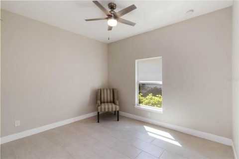Villa ou maison à vendre à Port Charlotte, Floride: 4 chambres, 172.33 m2 № 2352505 - photo 5
