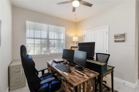 Villa ou maison à vendre à Port Charlotte, Floride: 4 chambres, 172.33 m2 № 2352505 - photo 4
