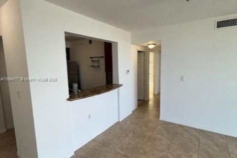 Condo in Miami, Florida, 2 bedrooms  № 1891297 - photo 5