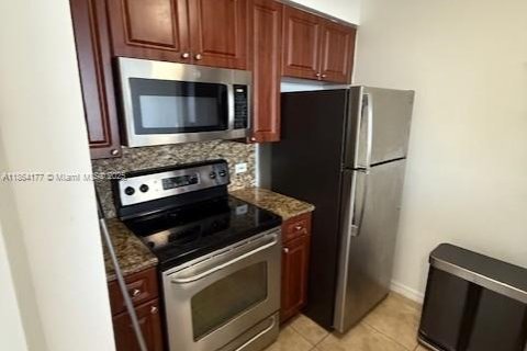 Condo in Miami, Florida, 2 bedrooms  № 1891297 - photo 7